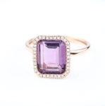 Anillo de amatista talla esmeralda y diamantes en oro rosa de 18K – 1,90 ct