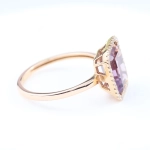 Anillo de amatista talla esmeralda y diamantes en oro rosa de 18K – 1,90 ct