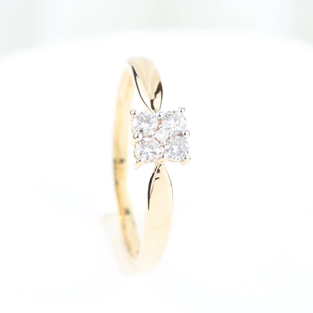 Anillo con diamantes