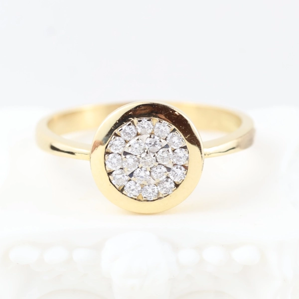 Anillo de diamantes en oro amarillo 18K