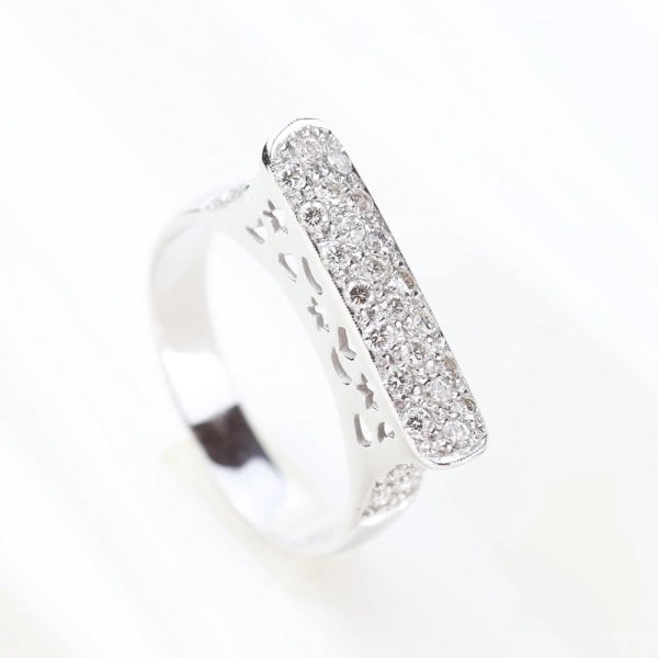 Anillo de diamantes en oro blanco 18K