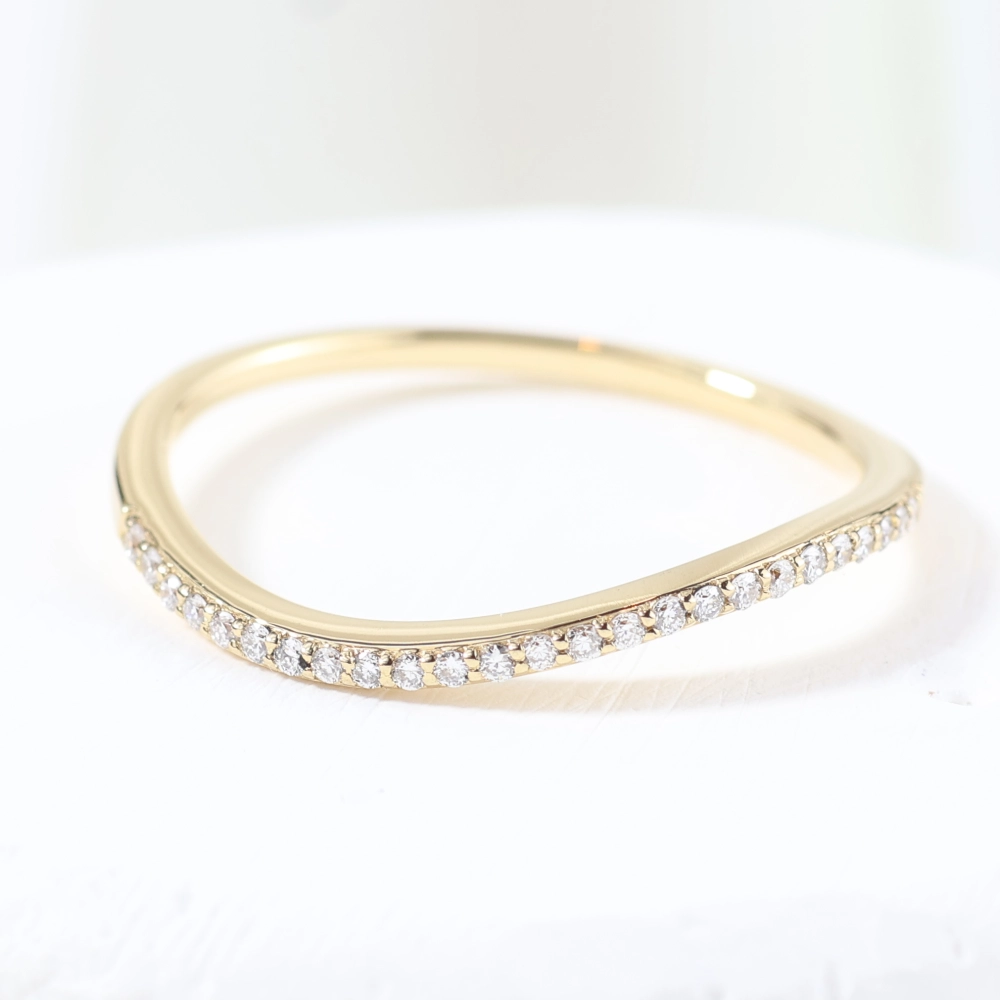 Anillo diamantes en carril 