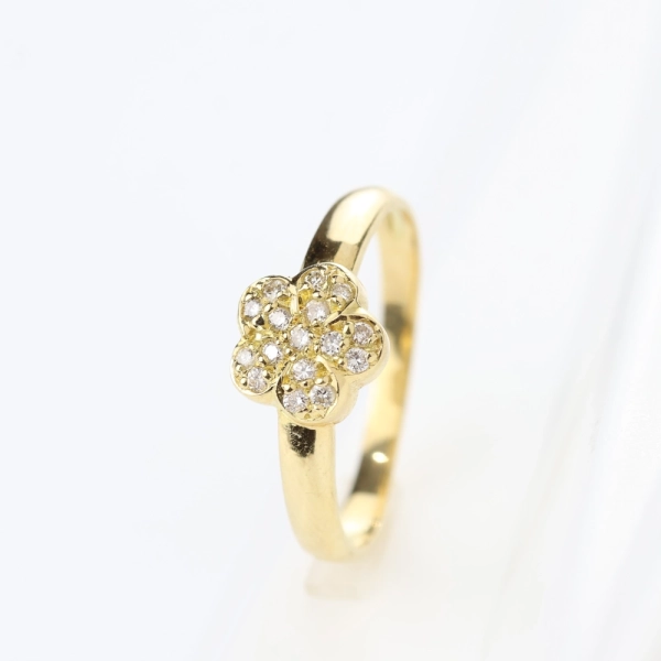 Anillo flor de diamantes en oro amarillo 18K