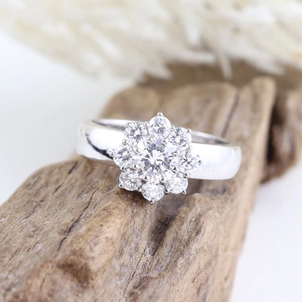 Anillo roseta de diamantes 1,76 ct en oro blanco 18K