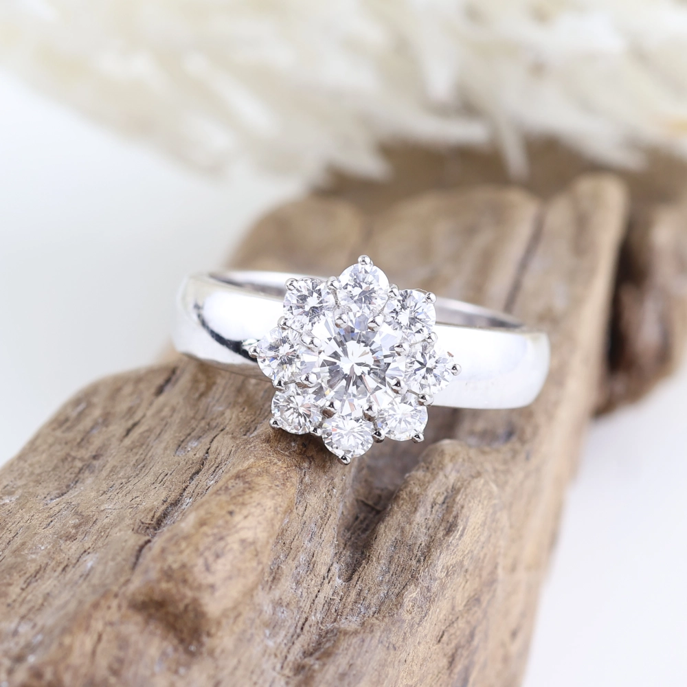 Anillo roseta de diamantes 1,76 ct en oro blanco 18K
