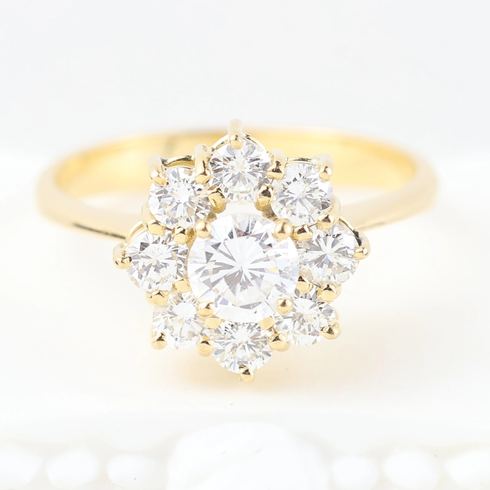 Anillo roseta de diamantes en oro amarillo
