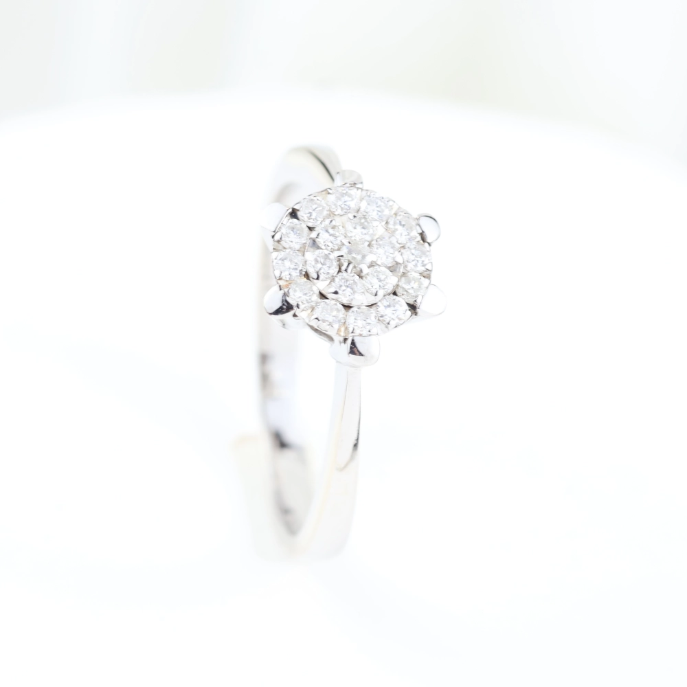 Anillo roseta de diamantes en oro blanco 18K