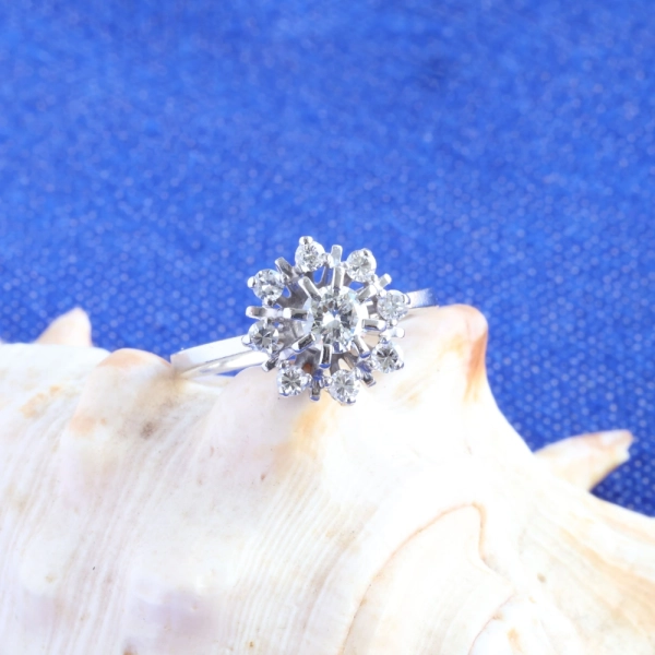 Anillo roseta de diamantes en oro blanco 18K 0,40 ct