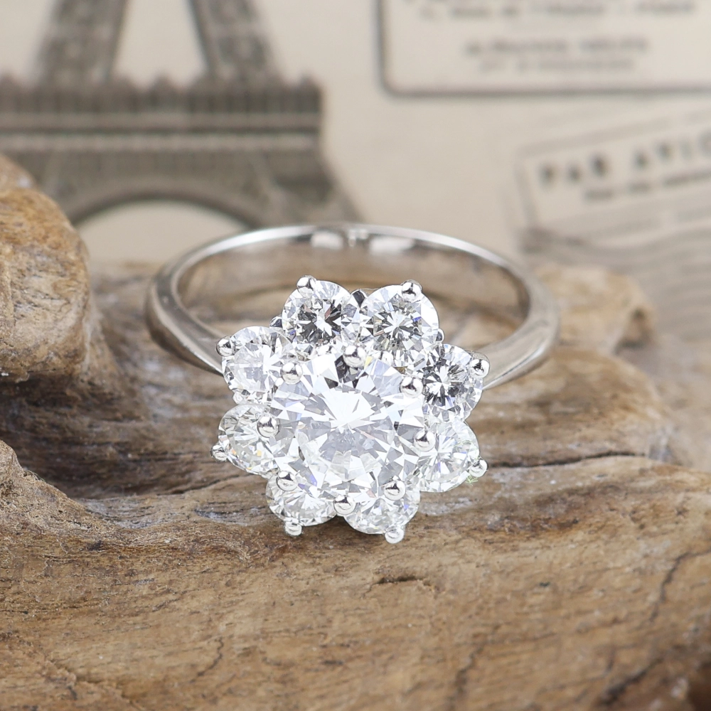 Anillo roseta vintage de oro blanco con diamantes 2,58 cts