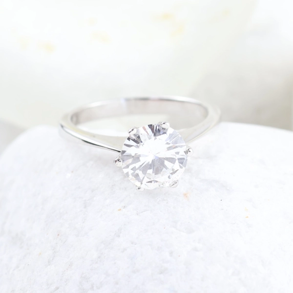 Anillo solitario de diamante 1,84 ct en oro blanco 18K
