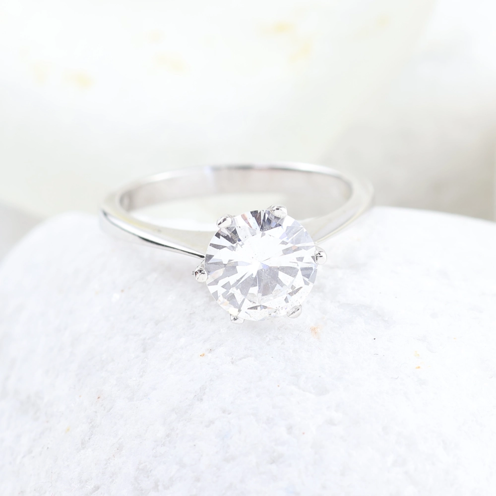 Anillo solitario de diamante 1,84 ct en oro blanco 18K
