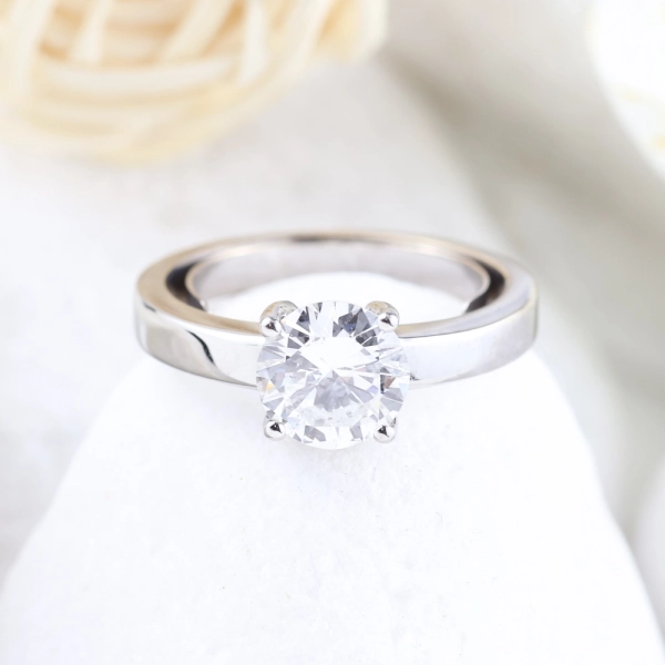 Anillo solitario de oro blanco 18K con diamante natural 1,72 ct