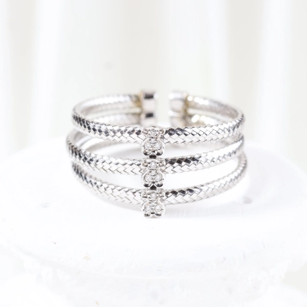Anillo TOUS de oro blanco 18K con diamantes talla brillante