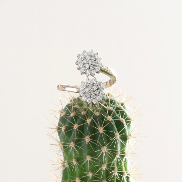 Anillo tu y yo de diamantes en oro blanco 18K – 0,57 ct