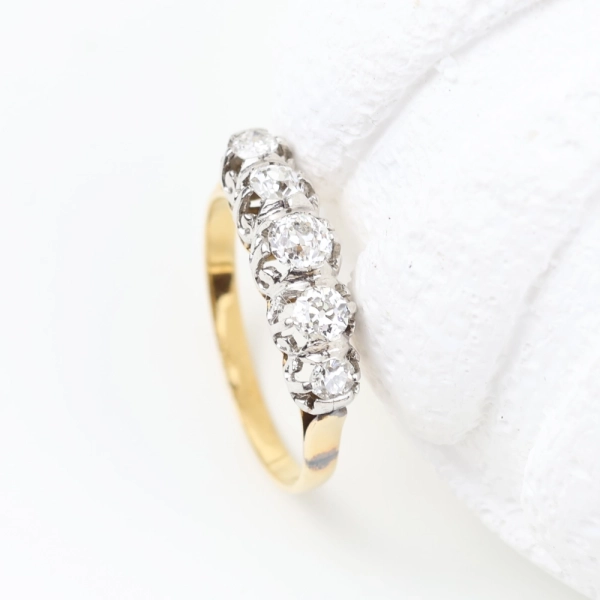 Anillo vintage con diamantes 