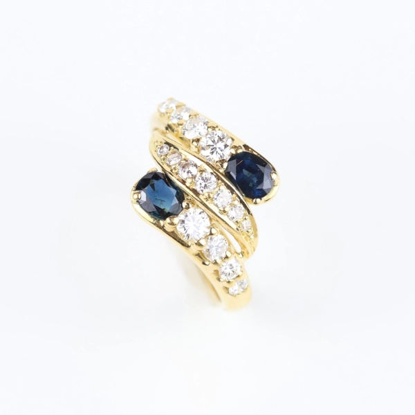Anillo vintage con diamantes y zafiros en oro amarillo 18K