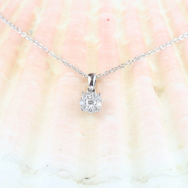 Cadena con colgante flor diamantes