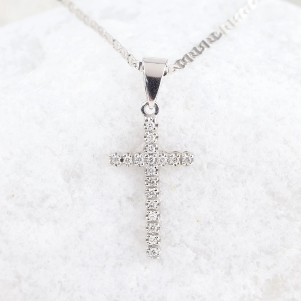 Cadena con cruz de diamantes en oro blanco 18K