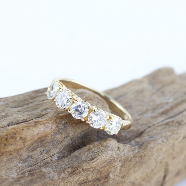 Cinquillo de diamantes 1,28 ct en oro amarillo de 18K