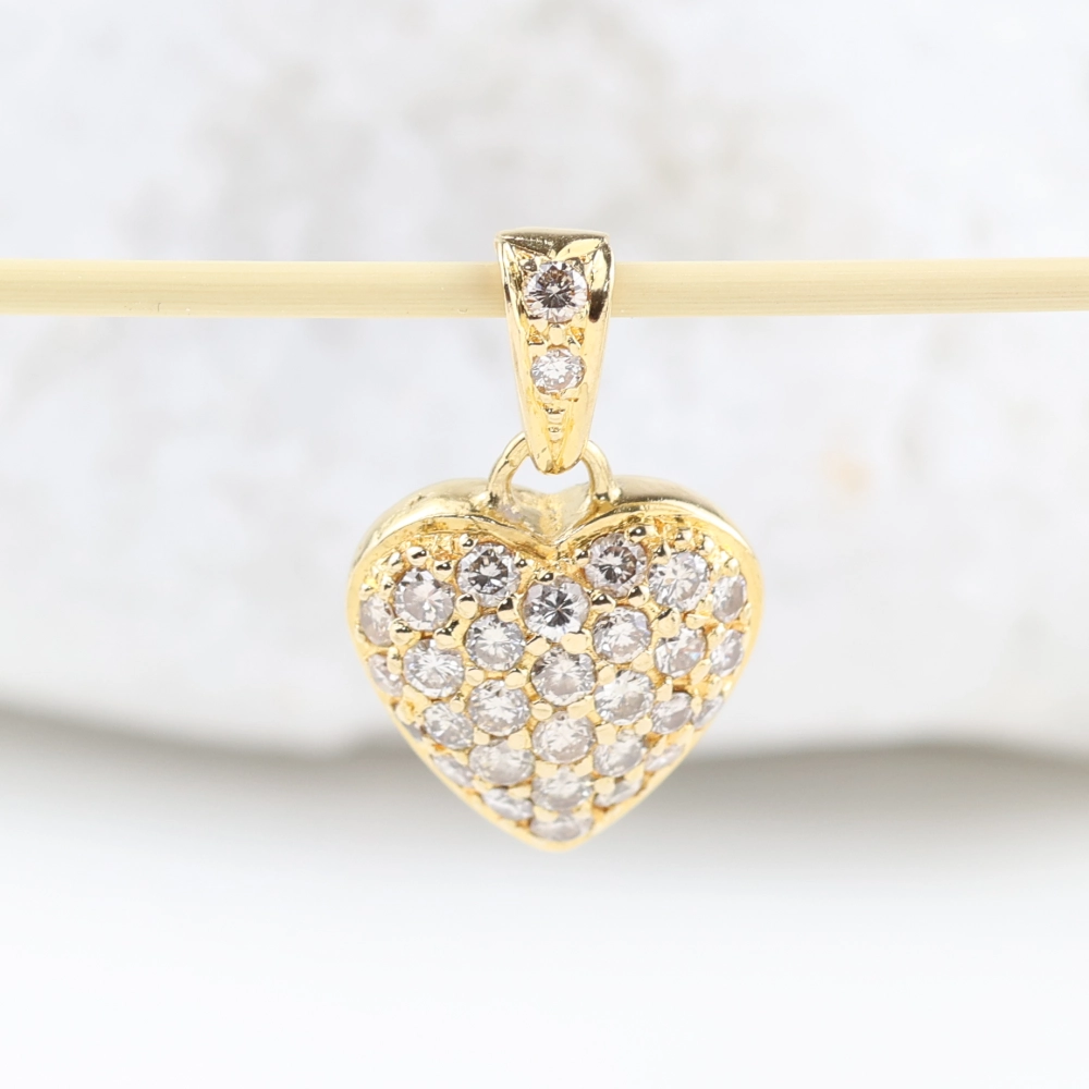 Colgante corazón de diamantes en oro amarillo 18K