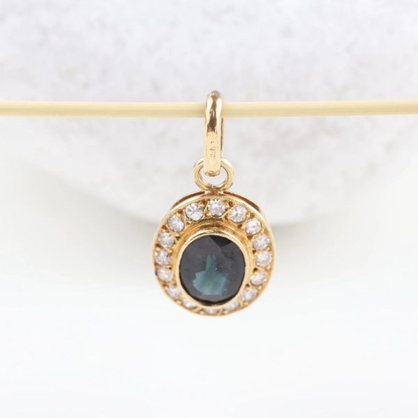 Colgante de zafiro natural 1,50 ct y diamantes en oro amarillo 18K