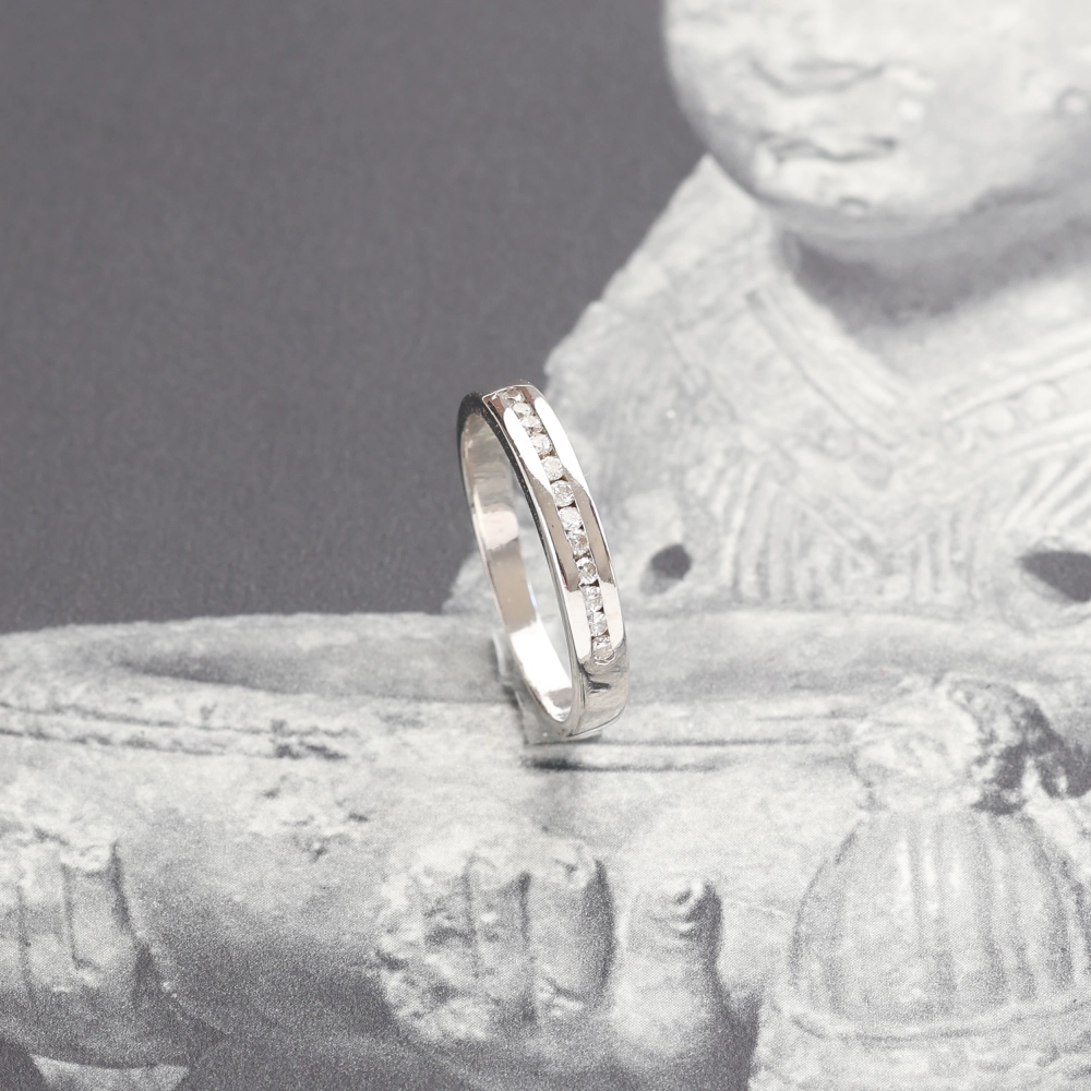 Media alianza de diamantes en oro blanco 18K talla brillante – 0,12 ct