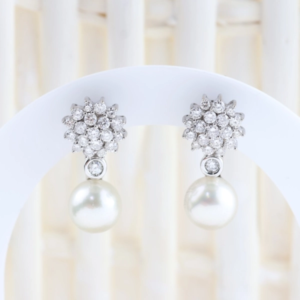 Pendientes convertibles de diamantes y perlas cultivadas en oro blanco 18K