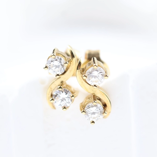 Pendientes de diamantes en oro amarillo 18K