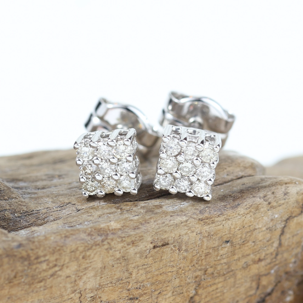 Pendientes de diamantes en oro blanco 18K – 0,27 ct