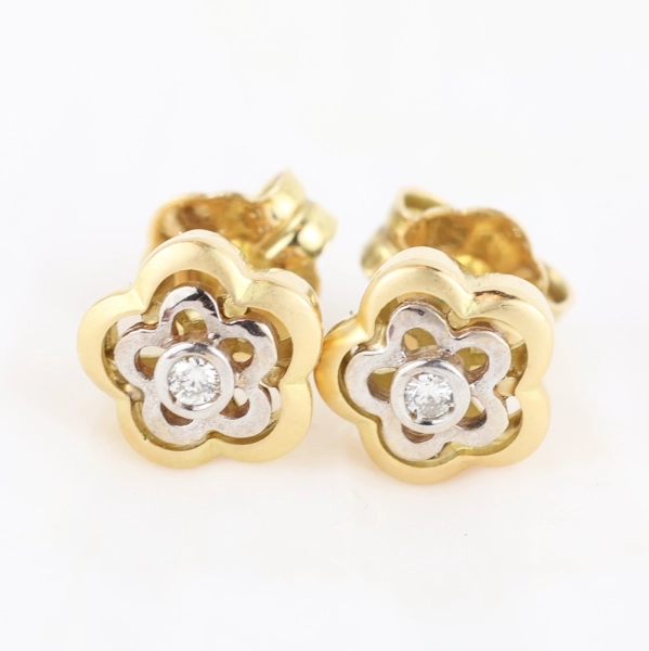 Pendientes flor con diamantes en oro amarillo y blanco 18K