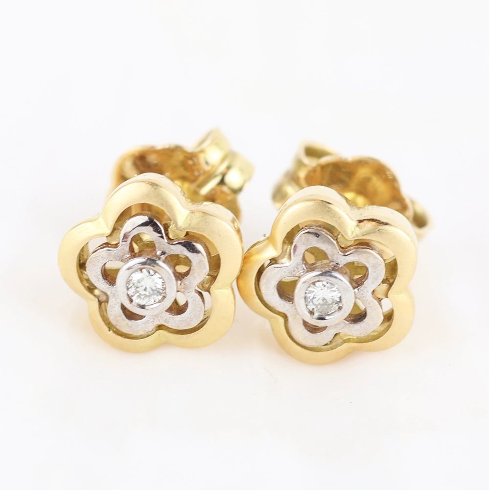 Pendientes flor con diamantes en oro amarillo y blanco 18K