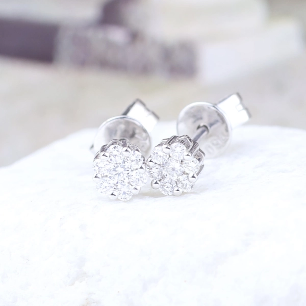 Pendientes roseta de diamantes en oro blanco 18K – 0,12 ct