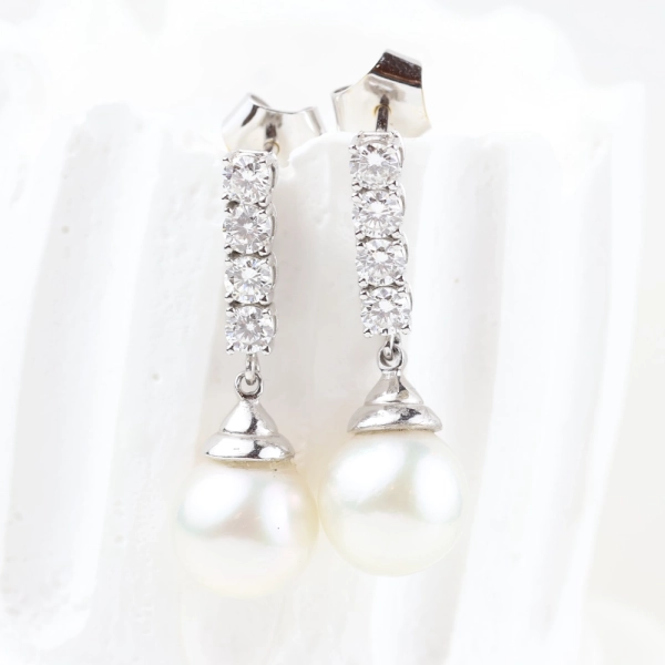 Pendientes vintage de oro blanco con diamantes y perlas