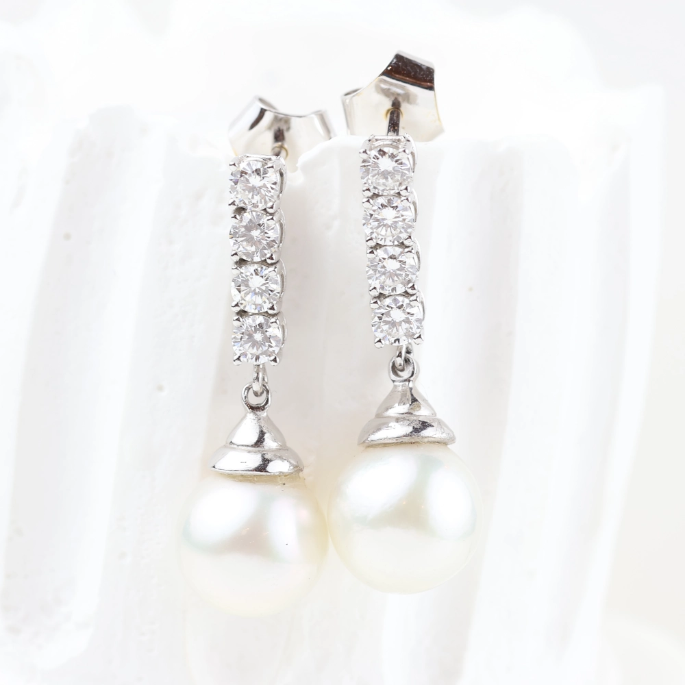 Pendientes vintage de oro blanco con diamantes y perlas