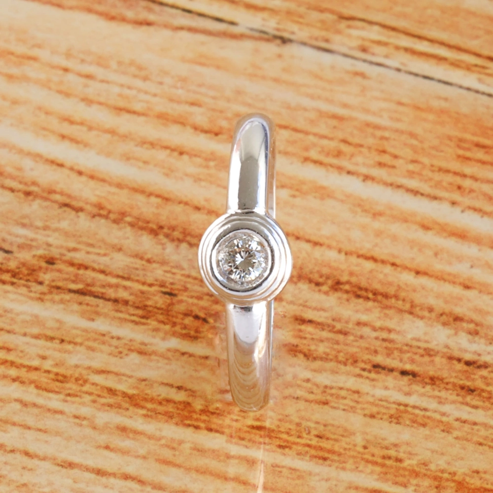 Solitario oro blanco 18K con diamante
